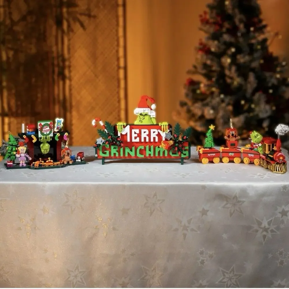 Brickcraft The Grinch Grinchmas Eve Fireplace Building Kit, 547 Pieces, Holiday